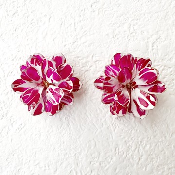 以花朵為靈感的金屬絲配件