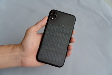 可定制 黑色簡約英文情侶iPhone16手機殼 全包磨砂質感軟殼 B版