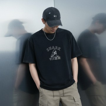 CACO-洗水暗黑鯊魚圖樣短T‧情侶款(二色)-男【L1NA027】