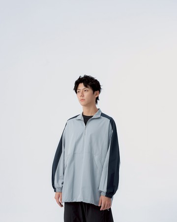 配色拼接拉鍊半門襟上衣 1/2