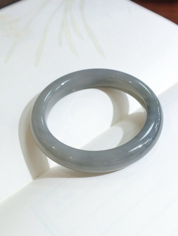 天然煙紫和田玉手鐲 顏色美 脂份很厚 玉質溫潤細膩 57mm 平安