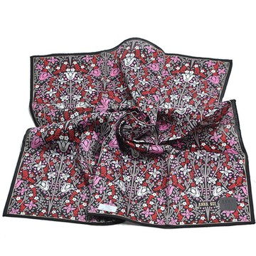 ANNA SUI 優雅蝴蝶蔓藤圖騰字母LOGO大帕領巾(粉紅系/黑邊)