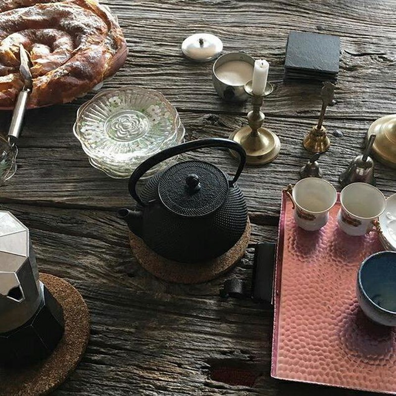 新品、付属品付　南部名工岩鋳造　釜形アラレ　鉄瓶敷セット　南部鉄瓶　南部鉄器 鉄瓶 岩鋳 南部鉄瓶 3型新アラレ （釜敷き付き） 南部鉄器 日本