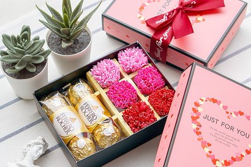 母親節限定–金莎巧克力6顆入+6朵康乃馨香皂花禮盒–紅色