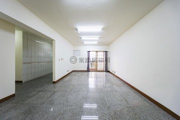 近農16.巨蛋捷運│邊間大三房+平移車位｜高雄市鼓山區昌盛路