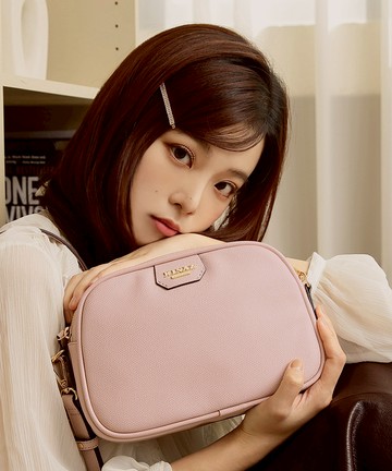 雙層拉鍊幾何五金LOGO斜背包-甜粉柔音-雙序曲系列(BX96439-25)