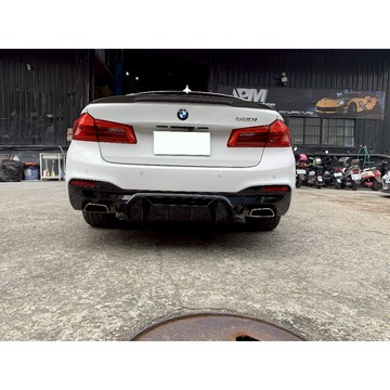 BMW G30 520i 530i  全亮黑 後下巴 競技款 JPM CARBON