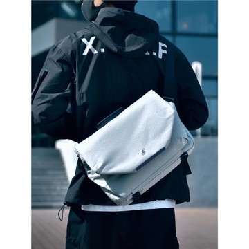 斜挎包男士機能潮郵差包小眾通勤包大容量個性單肩包多功能電腦包