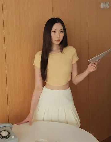 【CACO】羅紋圓領圓弧短T(鵝黃)