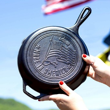 美國製圓形鑄鐵平底煎鍋/烤盤(美國國旗典藏款)-27cm (L8SKFLAG) 單一規格