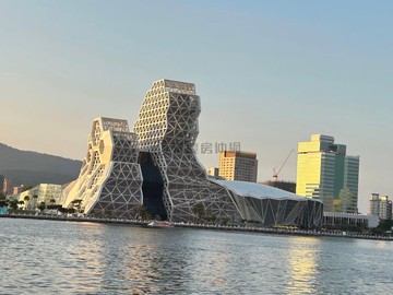 亞灣區商四地 危老獎勵15%可蓋14樓，可貸七成｜高雄市前鎮區愛群段