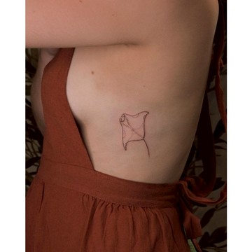 「自由與勇氣」魟魚 紋身貼紙 微刺青 輕紋身 少女 IG 打卡 夏天 可愛 小紅書 紋身貼 抖音同款 性感 超美 網美