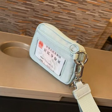 ✅【新款證件手拿包】 女士戶外便攜小卡包 拉鍊零錢收納包 多功能輕便設計 潮流出行必備 台灣出貨
