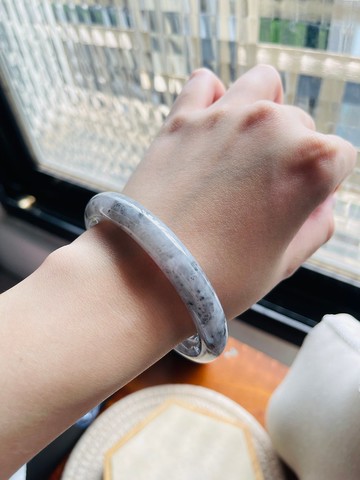 芝麻湯圓|烏雞翡翠手鐲、冰種、圓骨手鐲、18圍