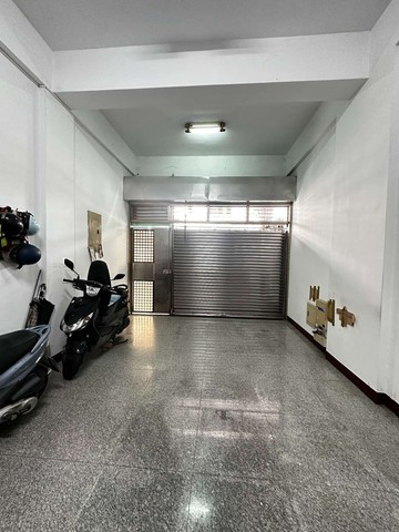 大社區萬金寧靜臨路住店八房透天厝｜高雄市大社區萬金路