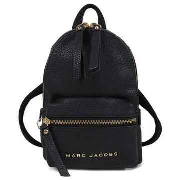 MARC JACOBS 燙金LOGO鵝卵石紋皮革拉鍊開合雙肩後背包(黑色)