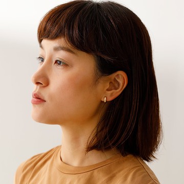 cradle-hammered GD - 圓形迷你環形耳夾，形狀豐滿，錘打圖案，金