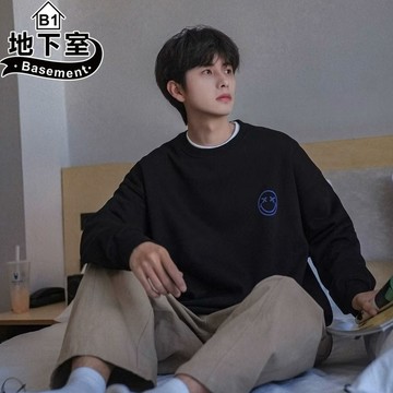 地下室B1-大學T 休閒簡約風笑臉印刷長袖上衣 衛衣 男生衣服 刷毛 衣服男 大尺碼8XL【NL663179】