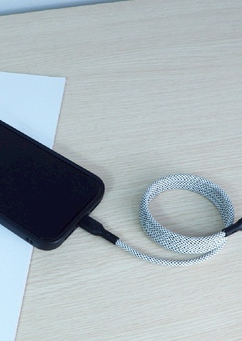 KINYO 磁吸秒收充電傳輸線PD100W．Type-C to Type-C