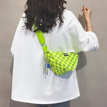 小眾三角包帆布斜挎小包包女2025新款運動餃子包休閑百搭單肩包潮