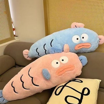 新品🚀🚀✨ 長條抱枕 牀上抱枕 超軟抱枕多巴胺醜魚毛絨玩具魚英俊玩偶長條靠墊抱枕牀上夾腿神器送女生
