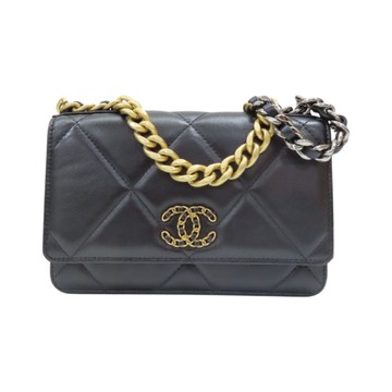 CHANEL 香奈兒 黑色 羊皮 19 WOC 兩用包 金扣 AP0957 【二手名牌BRAND OFF】