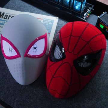 熱款💥蜘蛛人頭套 邁爾斯面具 電動可動眼睛 發光面具 Cosplay 萬聖節變裝 派對禮物 漫威周邊 蜘蛛俠面罩頭套眼