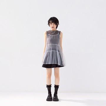 QUEENSHOP_F 點點蛋糕剪接造型細肩罩衫 兩色售 現+預 【01099122】