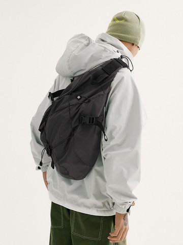 中性抽繩設計 戶外機能 單車 尼龍側背包 山系風格