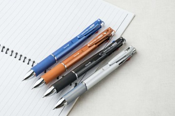 斑馬 ZEBRA 四色五合一多功能原子筆 B4SA2