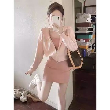 秋裝搭配一整套辣妹純欲風粉色衛衣短款包臀裙子活潑俏皮兩件套裝
