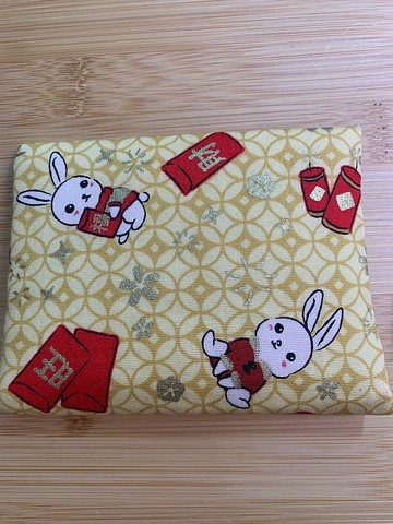 文青風開運印章加厚袋-錢兔似錦 暖陽黃 禮物 加厚收納 口紅袋