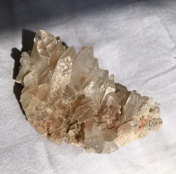 白水晶簇 崖上的城堡 印記 白水晶 粉兔毛 帶彩 水晶原礦