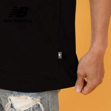 [New Balance]圖案短袖上衣_男性_黑色_MT53905BK