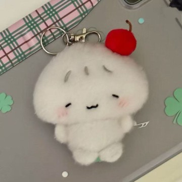 台灣現貨🌟 奶油櫻桃公仔 公仔配飾 包包掛鏈 書包配飾 活動禮品 毛絨鑰匙扣 掛件 送學生 安親班禮物 遊園會 義賣