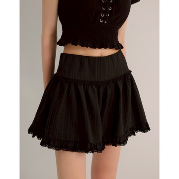 AIR SPACE 直條織紋蕾絲荷葉邊短褲(黑/白) 女裝 現貨