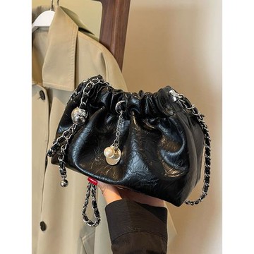 小眾設計時尚鏈條水桶包女包2025新款高級感百搭洋氣單肩包斜挎包