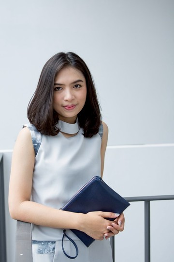 灰色掛脖連身褲（L 碼）