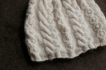 一分靈氣 丹麥馬海毛羊毛 麻花盆帽 純手工編織 純淨奶白色