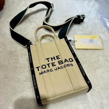 【MJ｜全新】現貨 MARC JACOBS 琴譜包 帆布 黑標 兩用包 斜背包｜Little Bee 小蜜蜂精品