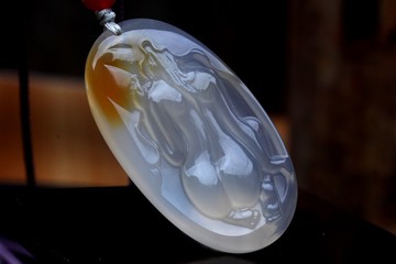 【窈窕淑女】天然玉髓雕刻美女窈窕淑女君子好逑 項鏈 掛件吊飾