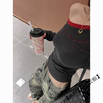 【臺灣出貨】🍉【純棉】撞色燙鑽斜肩長袖T恤女秋季修身顯瘦打底衫時髦露肩上衣 t恤女 正韓T恤 女生上衣 休閒上衣