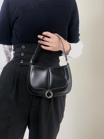 【日本直送 名牌中古包】LOEWE 羅威 手提包 黑色 圓形 Logo 壓紋 皮革 迷你包 vintage 絕版 wcdj4h