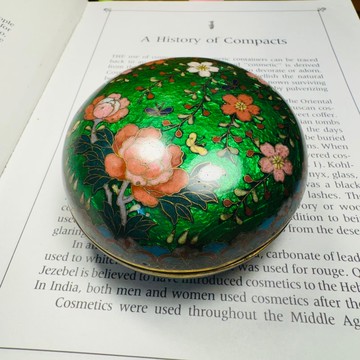 日本七寶燒掐絲琺瑯 花卉圓盒