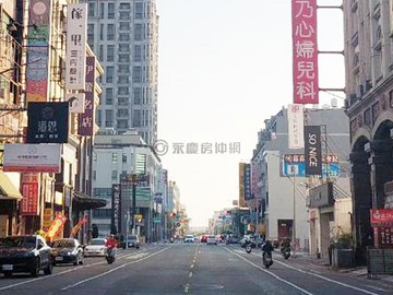 安平精華地段大面寬電梯稀有店住車墅｜台南市安平區華平路