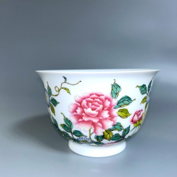 清 雍正 粉彩四季花卉紋茶碗