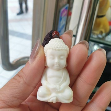 逸品軒~天然硨磲-Z6922-硨磲佛祖吊飾/小擺件長45.8mm寬25.7mm厚20.2mm