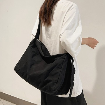 Style Contact 日常斜背包 TB-02  黑色  長 36 cm x 寬 23 cm x 高 25 cm