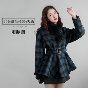現貨★90%澳毛10%天絲立領格紋下傘襬附腰帶磁吸式狐狸毛脖圍排釦外套(共1色)1209 【NR2580】