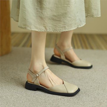 大碼粗跟涼鞋女夏41一43包頭一字帶平底鞋子百搭配裙子低跟女鞋40